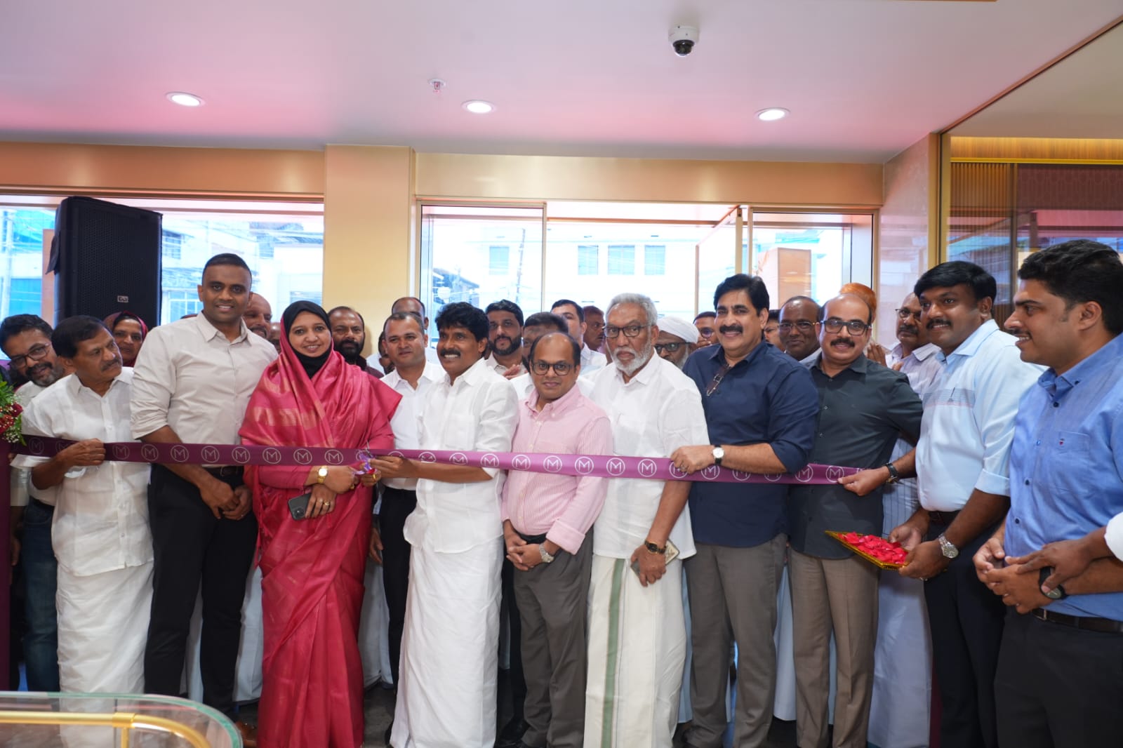 മലബാര്‍ ഗോള്‍ഡ് & ഡയമണ്ട്‌സിന്റെ സുല്‍ത്താന്‍ ബത്തേരിയിലെ നവീകരിച്ച ഷോറൂം പ്രവര്‍ത്തനം ആരംഭിച്ചു