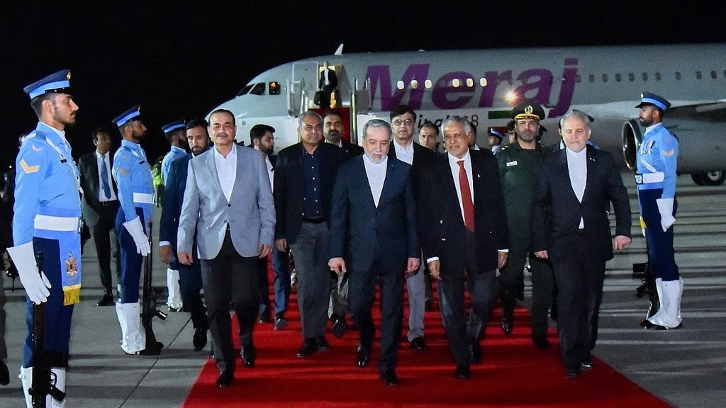 ചര്‍ച്ചയ്ക്ക് വഴി തെളിയുന്നു?; അരാഗ്ചിയും സംഘവും ഇസ്ലാമാബാദില്‍ തിരിച്ചെത്തി, ഉപാധികള്‍ മുന്നോട്ടുവെച്ച് ഇറാന്‍