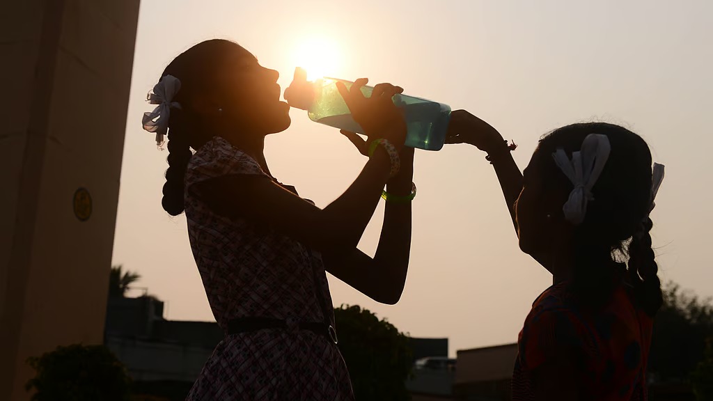 സംസ്ഥാനത്ത് ഉഷ്ണതരംഗ മുന്നറിയിപ്പ്, മൂന്ന് ജില്ലകളില്‍ ഓറഞ്ച് അലര്‍ട്ട്; ജാഗ്രത