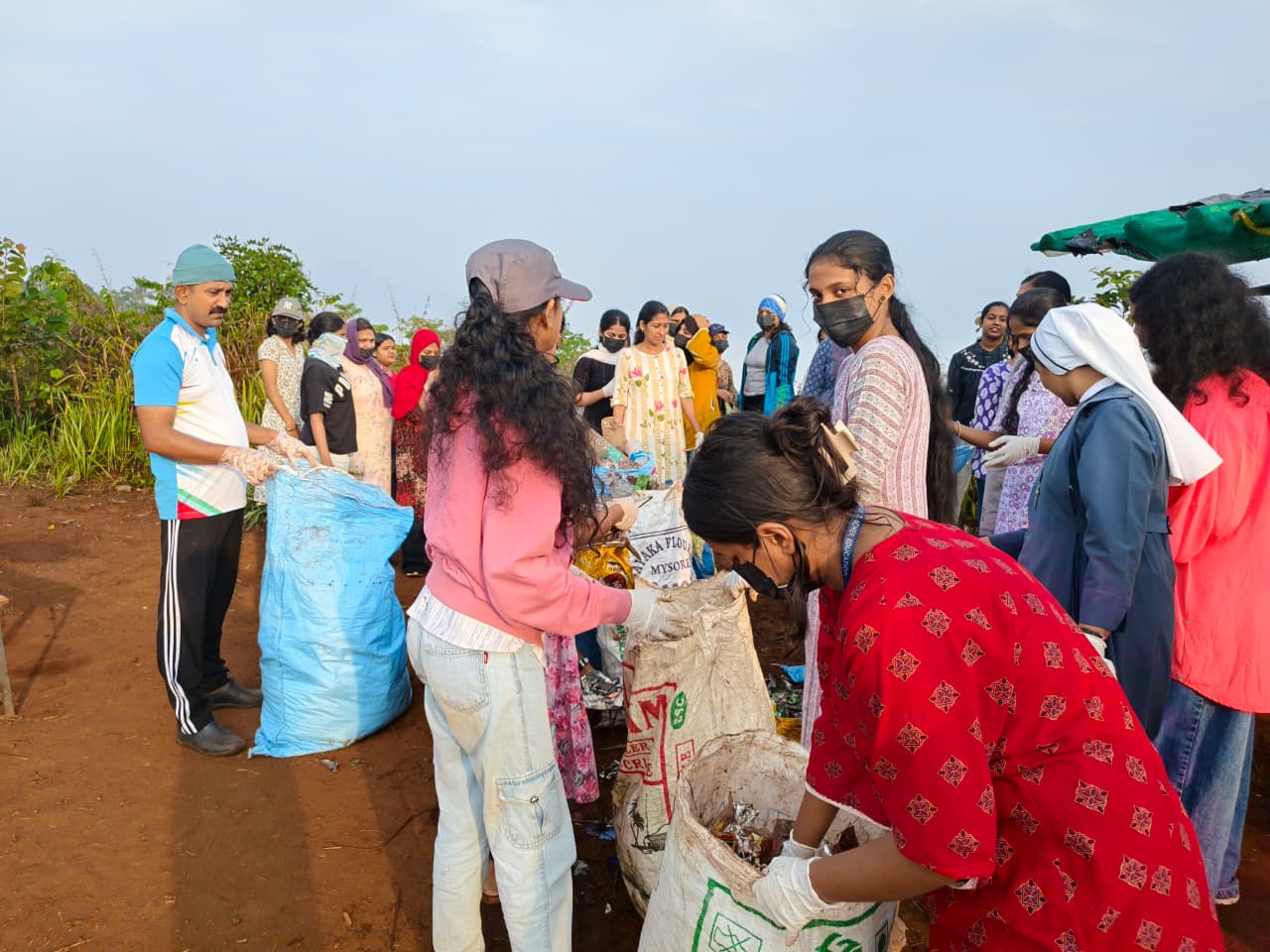 കുറുമ്പാലക്കോട്ട വ്യൂ പോയിൻ്റ് ശുചീകരിച്ചു