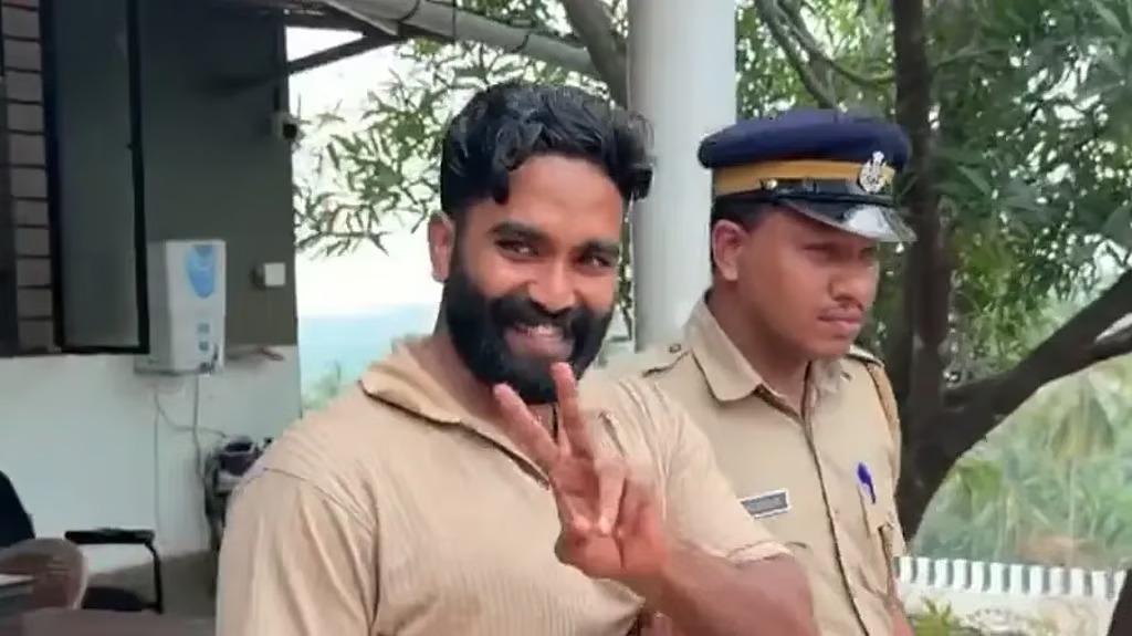 മുഖംമൂടി ധരിച്ച് വെല്ലുവിളി വിഡിയോകള്‍, വ്‌ലോഗര്‍ നിയാസ് കൊട്ടാരം പിടിയില്‍