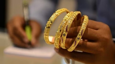 റിവേഴ്‌സിട്ട് സ്വര്‍ണവില; 1,17,000ല്‍ താഴെ തന്നെ