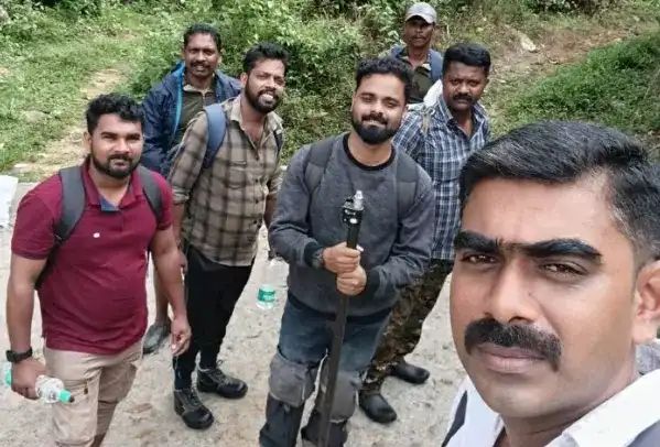 കോഴിക്കോട്ട് പെരുവണ്ണാമൂഴി വനത്തില്‍ സര്‍വേക്ക് പോയ ഏഴ് പേര്‍ വനത്തില്‍ കുടുങ്ങി.