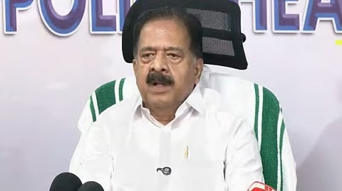 വരുന്നവരെ ഗുഡ് മോര്‍ണിങ് പറഞ്ഞ് സ്വീകരിക്കും, പൊലീസ് സ്റ്റേഷനുകള്‍ ജനസേവാ കേന്ദ്രങ്ങളാക്കും: രമേശ് ചെന്നിത്തല