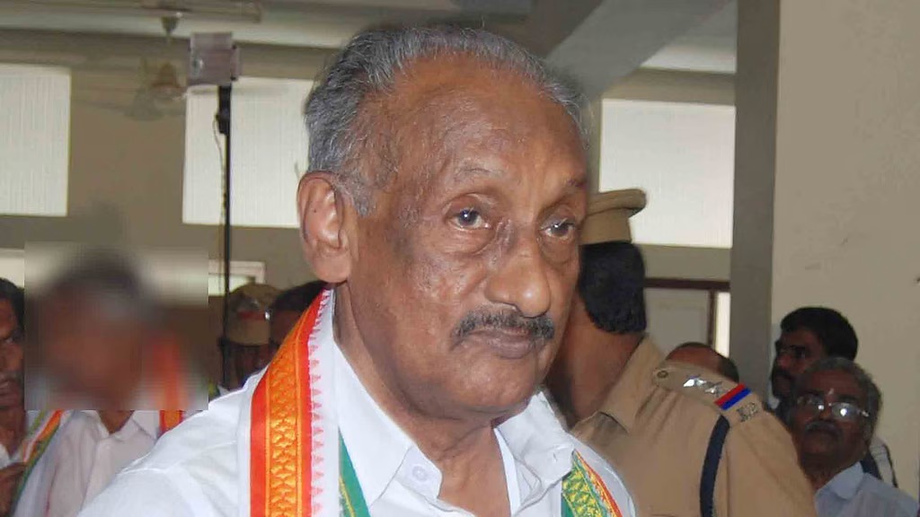 ‘പിന്നില്‍ ആരാണെങ്കിലും അല്‍പ്പത്തരം’, കെസിക്കെതിരെ വ്യാജ പോസ്റ്റ്, എഐസിസിക്ക് പരാതി നല്‍കി കെ സി ജോസഫ്