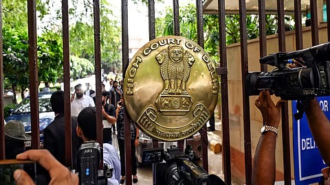 ‘അവളുടെ മുറിവില്‍ ഉപ്പുതേക്കാന്‍ ഭരണകൂടത്തിന് എന്ത് അവകാശം? ‘; പീഡനത്തിനിരയായ പെണ്‍കുട്ടിയെ ശാരീരിക പരിശോധനയ്ക്ക് നിര്‍ബന്ധിക്കാനാകില്ല’