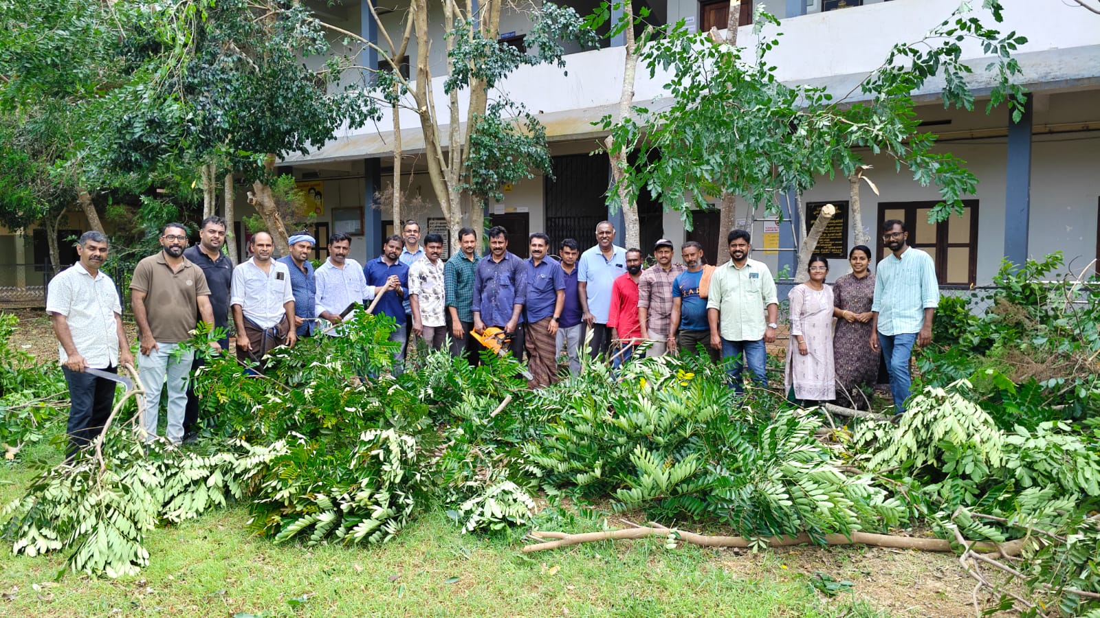 വയനാട് ജില്ലാതല സ്കൂൾ പ്രവേശനോത്സവം ഈ വർഷം ജൂൺ ഒന്നിന് പെരിക്കല്ലൂർ ഗവൺമെന്റ് ഹയർ സെക്കൻഡറി സ്കൂളിൽ വച്ചാണ് നടക്കുന്നത്. ഇതോടനുബന്ധിച്ച് ശുചീകരണ പ്രവർത്തികൾ പെരിക്കല്ലൂർ പൗരസമിതി നിർവഹിച്ചു