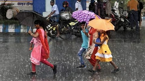 ഒറ്റപ്പെട്ട മഴ തുടരും; 6 ജില്ലകളിൽ യെല്ലോ അലർട്ട്; ശക്തമായ കാറ്റിന് സാധ്യത