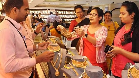 ഒറ്റയടിക്ക് 720 രൂപ കുറഞ്ഞു; സ്വര്‍ണവില 1,15,000ലേക്ക്