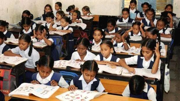 സിബിഎസ്ഇ സ്കൂളുകളിൽ മൂന്നു ഭാഷാ പഠനം നിർ‌ബന്ധം,​ ജൂലായ് ഒന്നുമുതൽ നടപ്പാക്കും