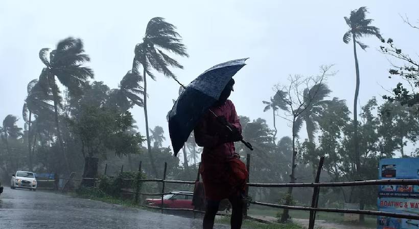 സംസ്ഥാനത്ത് ശക്തമായ മഴ മുന്നറിയിപ്പ്, എട്ട് ജില്ലകളിൽ ഇന്നും നാളെയും യെല്ലോ അലേർട്ട്