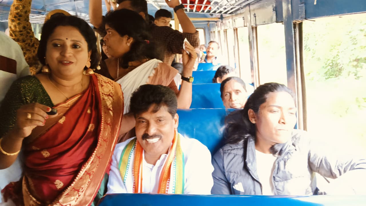 വയനാട് ജില്ലയിൽ കെഎസ്ആർടിസി പ്രിയദർശിനി സ്ത്രീ സൗജന്യയാത്ര ഉത്ഘാടനം ചെയ്തു