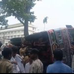 ബീനാച്ചിയിൽ ചരക്കുലോറി മറിഞ്ഞ് ഡ്രൈവർക്ക് പരിക്ക്