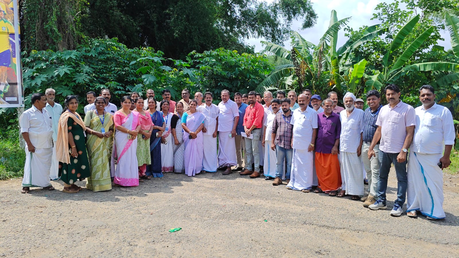 പെരിക്കല്ലൂർ -ബൈരകുപ്പ പാലം ജനപ്രതിനിധികളും ഉദ്യോഗസ്ഥരും സ്ഥലം സന്ദർശിച്ചു