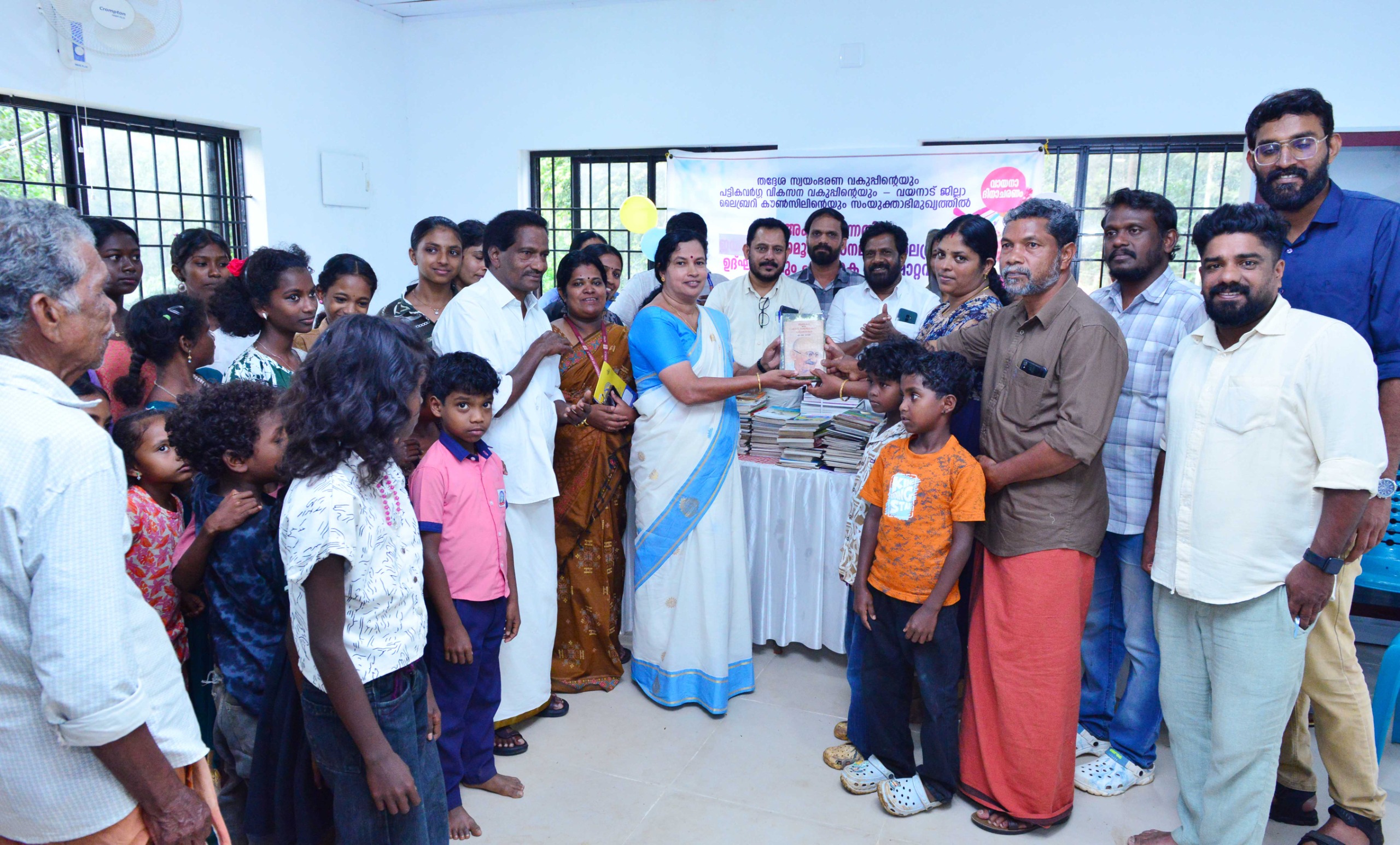 വായനാദിനം: സാമൂഹിക പഠന മുറിയിലേക്ക് 1000 പുസ്തകങ്ങൾ കൈമാറി