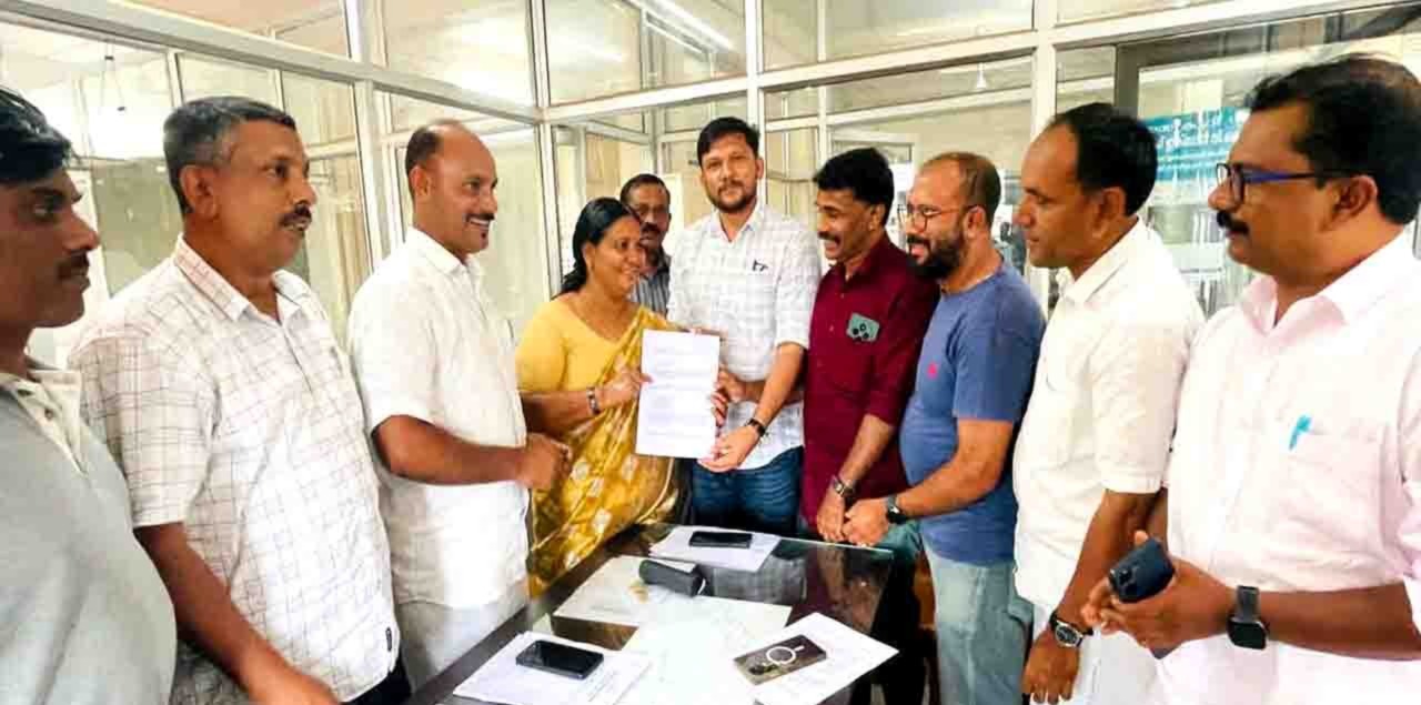 ഈസ്റ്റ് പാലമുക്കില്‍ ടാറ്റ ഐറിസ് വാഹനങ്ങള്‍ക്ക് സ്റ്റാന്‍ഡ് അനുവദിക്കണം: എസ്.ടി.യു നിവേദനം നല്‍കി
