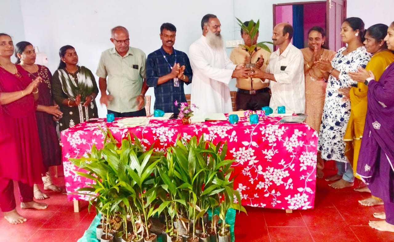 ശ്രേയസ് തൈകൾ വിതരണം ചെയ്തു