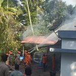 വാഴവറ്റയില്‍ വീടിനും വാഹനങ്ങള്‍ക്കും തീപിടിച്ചു: ഉടമസ്ഥന് പൊള്ളലേറ്റു