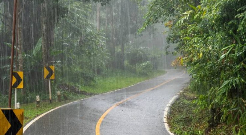 തീവ്ര മഴയ്ക്ക് സാധ്യത; കാസര്‍കോട്, കണ്ണൂര്‍ ജില്ലകളിലെ വിദ്യാഭ്യാസ സ്ഥാപനങ്ങള്‍ക്ക് നാളെ അവധി