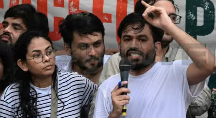 SFI നേതാവ് ഐഷി ഘോഷിനെ അറസ്റ്റ് ചെയ്യാൻ നീക്കം; ഡൽഹി AKG ഭവനിൽ പൊലീസ് സംഘം