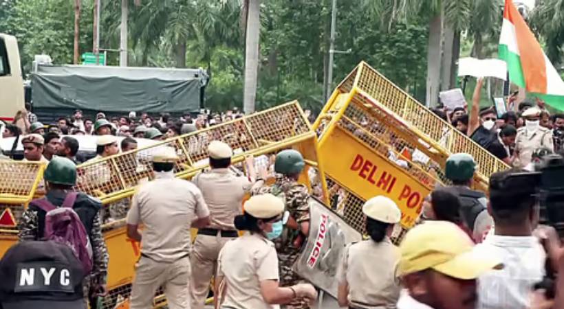 കൃത്യമായ ആസൂത്രണം നടന്നു: തിങ്കളാഴ്ച ജന്തർ മന്തറിൽ എത്തിയത് 50,000 വരെ ആളുകൾ; അക്രമങ്ങൾ അന്വേഷിക്കാൻ 20 പൊലീസ് സംഘങ്ങൾ
