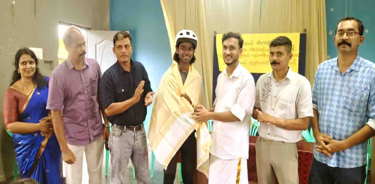 ഒറ്റചക്ര സൈക്കിളില്‍ അബിയുടെ പാന്‍ കേരളയാത്ര: വയനാട്ടില്‍ സ്വീകരണം നല്‍കി