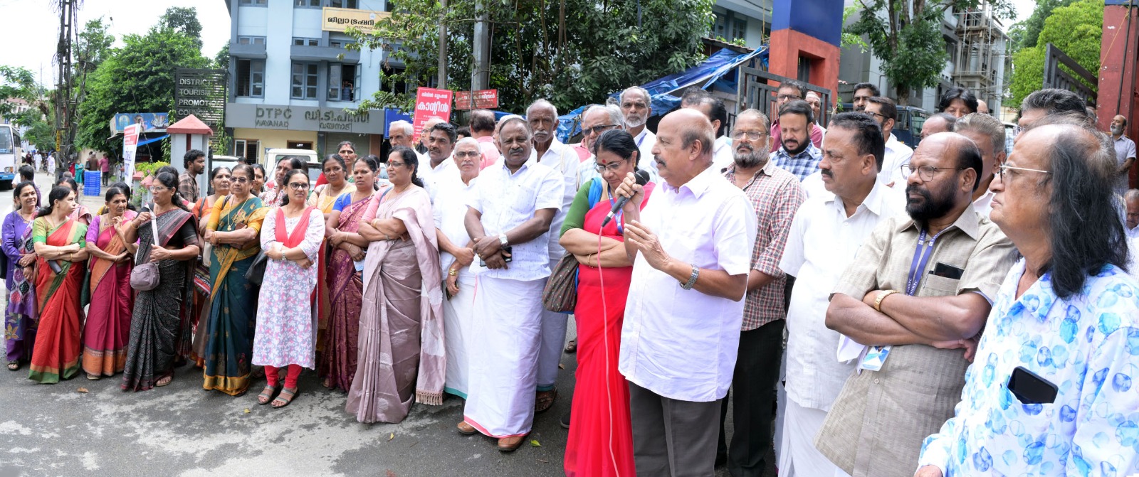 മെഡിക്കൽ കോളേജ് മടക്കിമലയിൽ വേണo: കളക്ട്രേറ്റിൽ ഉപവാസം