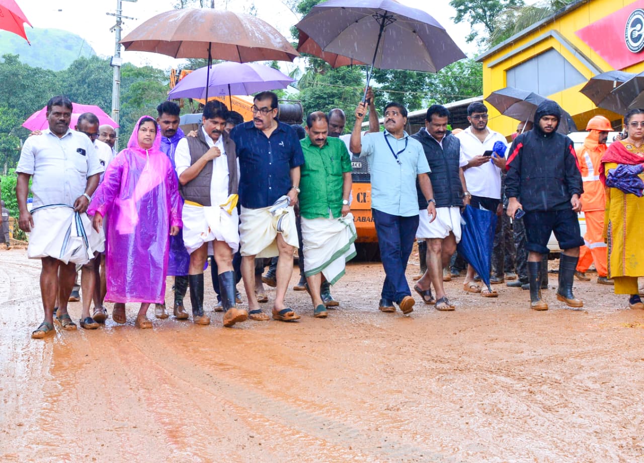 കള്ളാടി മണ്ണിടിച്ചില്‍;മണ്ണ് മാറ്റുന്നത് പ്രതിസന്ധി: മന്ത്രി പി.കെ ബഷീര്‍