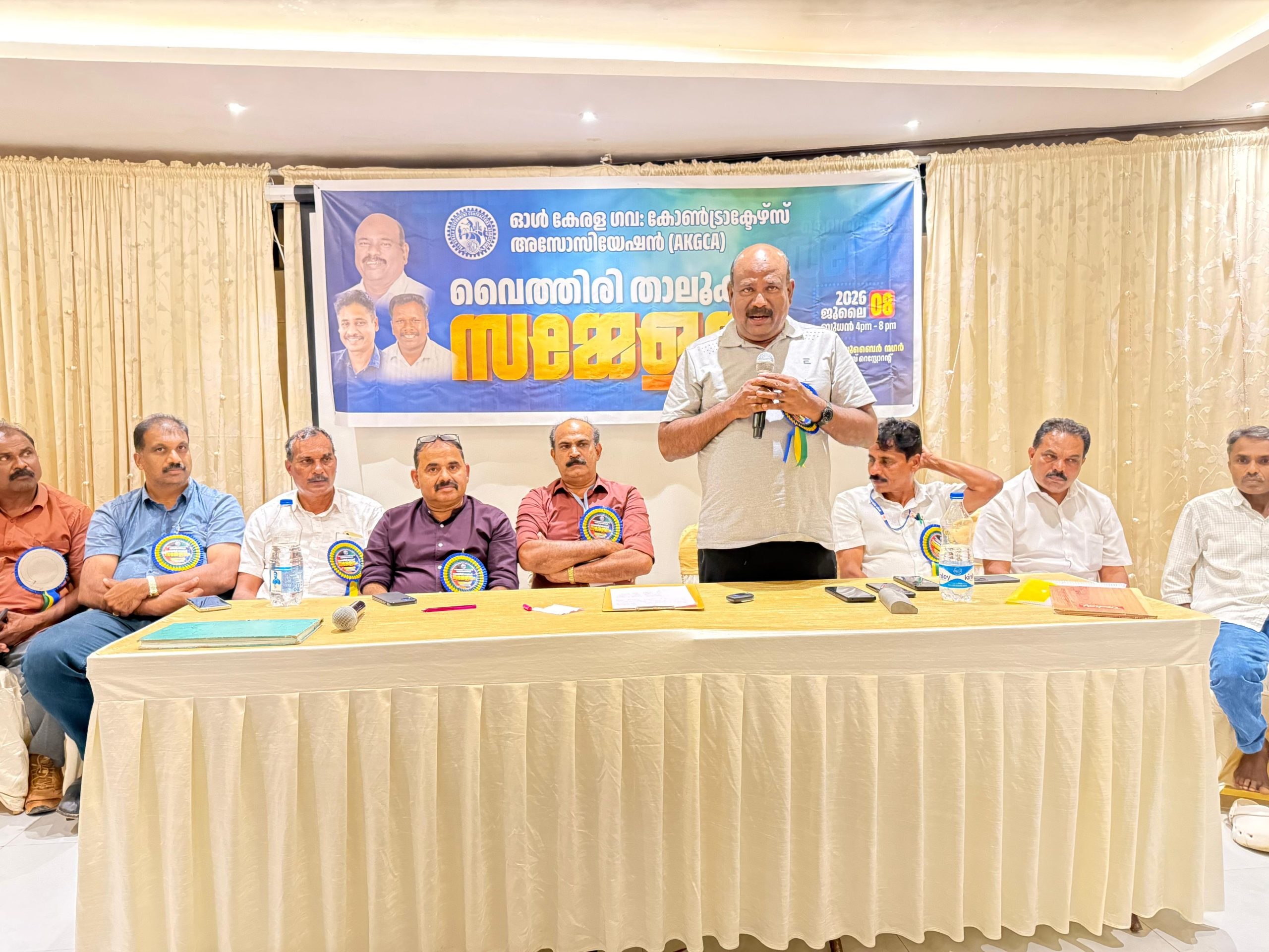 ലേബർ കോൺട്രാക്ട് സൊസൈറ്റികളെ കുറിച്ച് അന്വേഷണം നടത്തണം