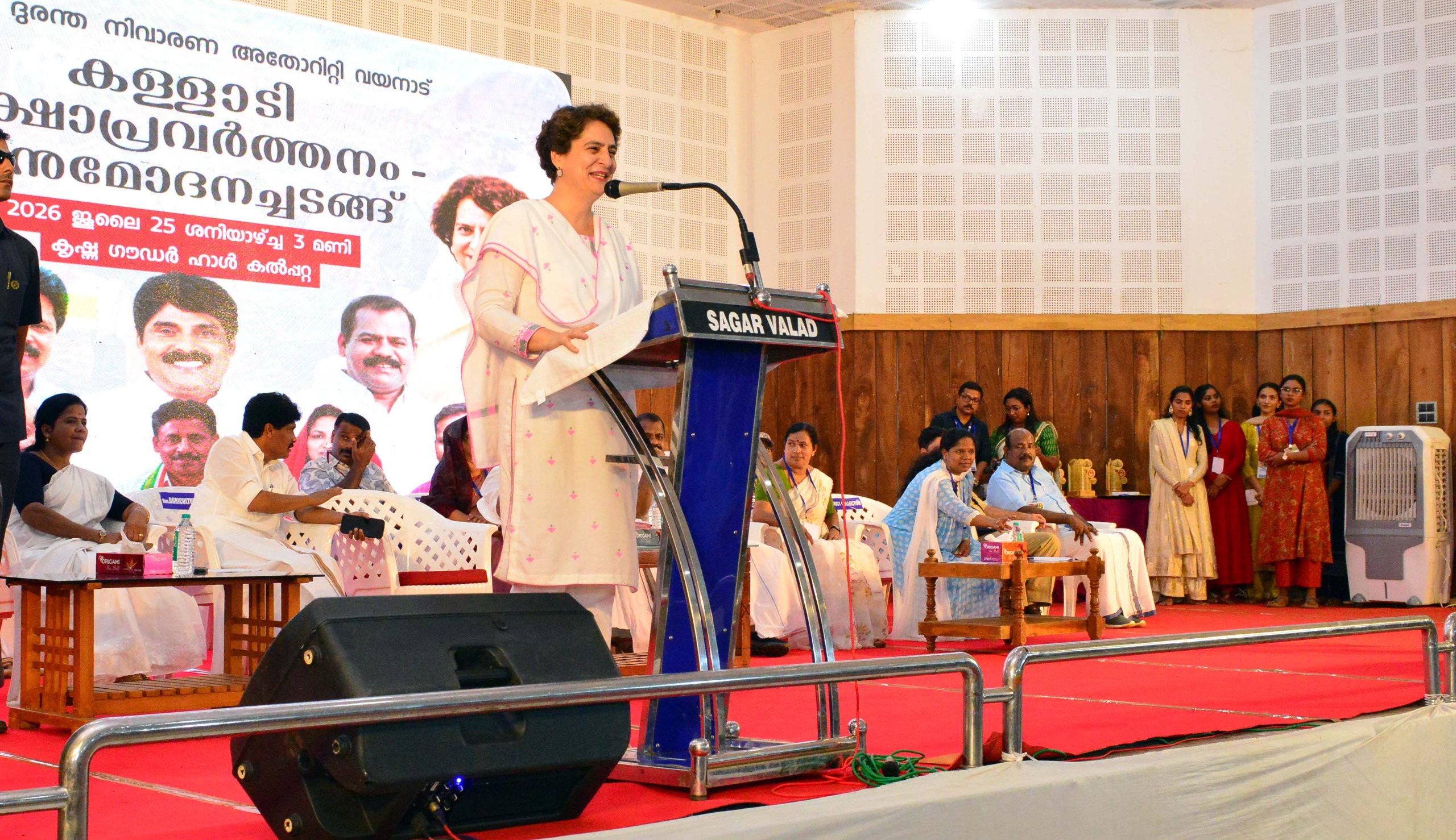 ദുരന്തമുഖത്ത് വയനാട്ടുകാര്‍ ഒറ്റക്കെട്ടായി നിലകൊണ്ടു- എം.പി പ്രിയങ്ക ഗാന്ധി