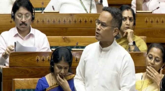 പെല്ലറ്റ് ഗണ്ണുകൾ ഉപയോഗിക്കാൻ നിർദേശം നൽകിയത് ആരാണ്? പ്രശ്നങ്ങൾ പരിഹരിക്കുന്നതിന് പകരം ഇൻസ്റ്റഗ്രാമിൽ ശ്രദ്ധിക്കാനാണ് പ്രധാനമന്ത്രി പറയുന്നത്, ഗൗരവ് ഗൊഗോയ്