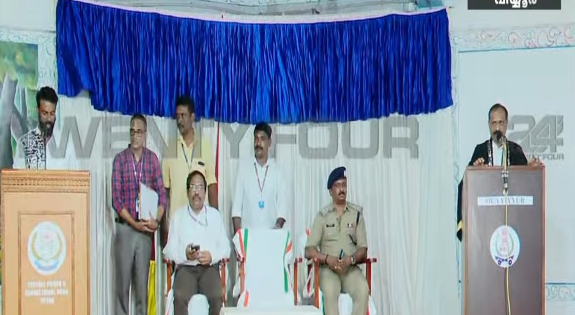 സംസ്ഥാന ചരിത്രത്തിൽ ആദ്യം; വിയ്യൂർ സെൻട്രൽ ജയിലിൽ വച്ച് പുനഃപ്രതിജ്ഞ ചെയ്ത് ആർ സുഗതൻ