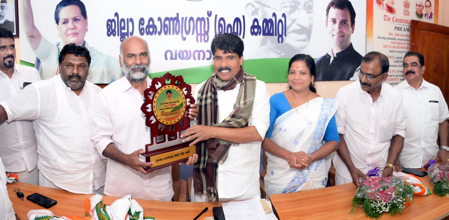വയനാടിന്റെ ജനപ്രതിനിധികളെ കർഷക കോൺഗ്രസ് വയനാട് ജില്ലാ കമ്മിറ്റി ആദരിച്ചു