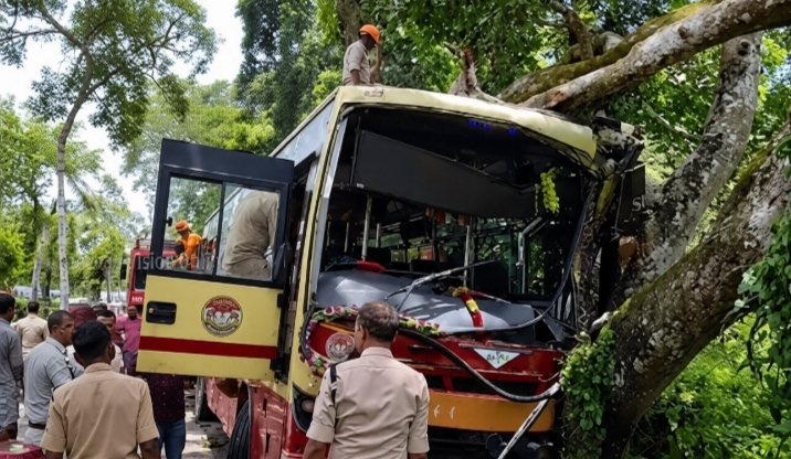 ബത്തേരി മൂലങ്കാവിൽ നിയന്ത്രണം വിട്ട കെഎസ്ആർടിസി ബസ് മരത്തിലിടിച്ചു: 4 പേർക്ക് പരിക്ക്