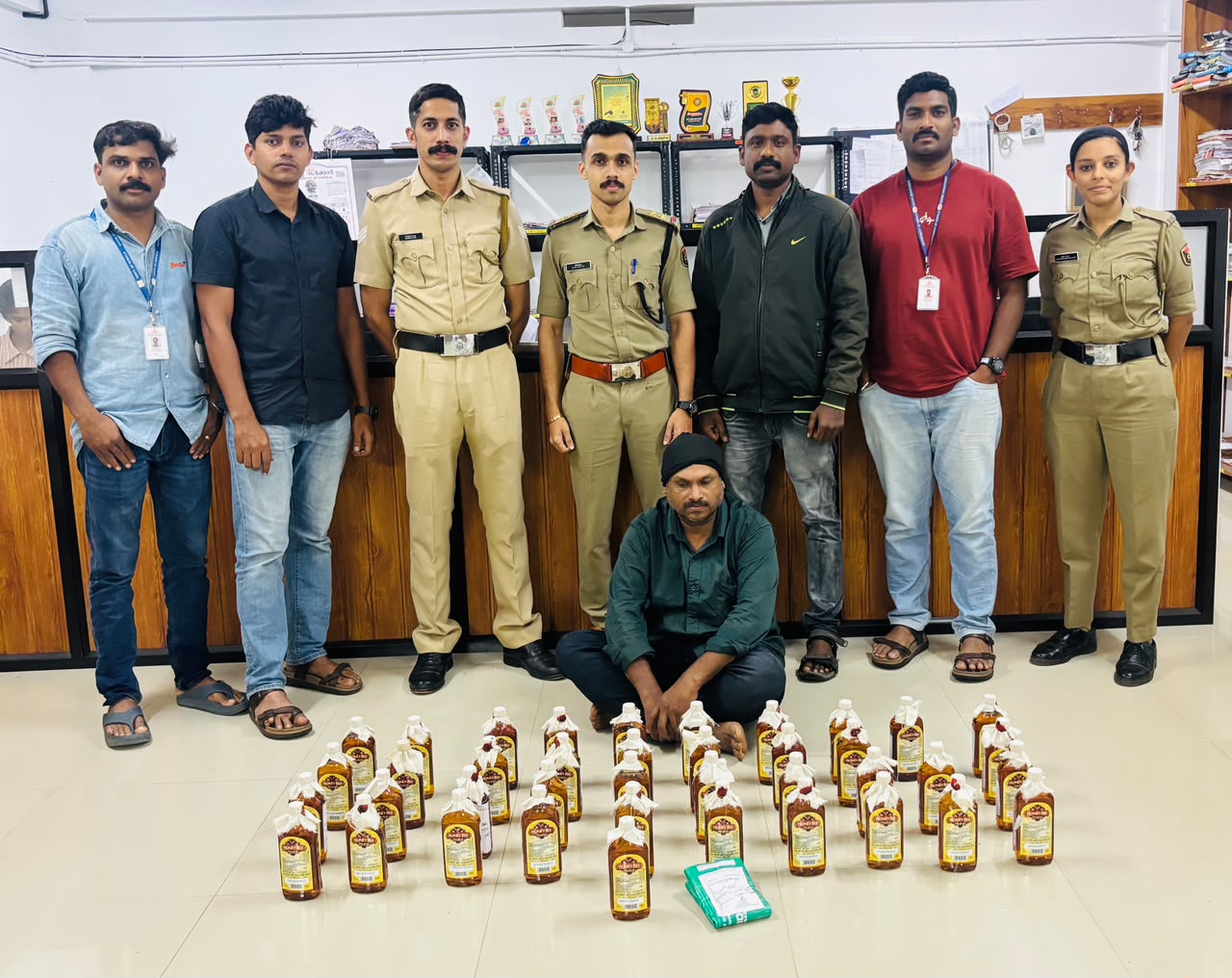 ഓപ്പറേഷന്‍ തണ്ടര്‍: വില്‍പ്പനക്കായി സൂക്ഷിച്ചുവച്ച വന്‍ മദ്യശേഖരം പിടികൂടി; ഒരാള്‍ അറസ്റ്റില്‍