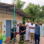 അങ്കണവാടിക്ക് കൊടിമരം സംഭാവന ചെയ്ത് യുവാക്കൾ മാതൃകയായി