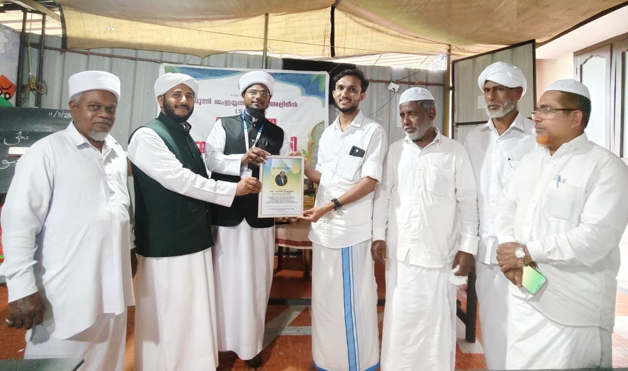 അഡ്വ. ജുനൈദ് കൈപ്പാണിയെ അനുമോദിച്ചു