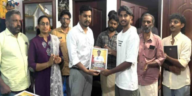 പുഴയിൽ വീണ കാർ യാത്രകനെ ജീവൻ പണയം വെച്ച് രക്ഷിച്ചു യുവാക്കളെ ഡിവൈഎഫ്ഐ ആദരിച്ചു
