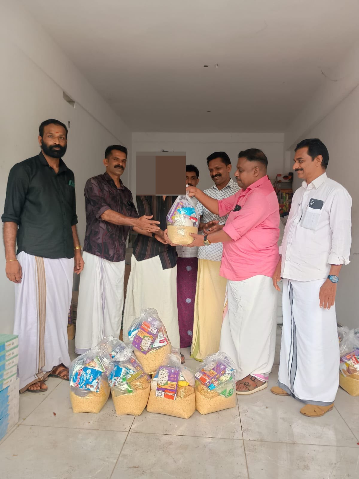 സ. വർഗീസ് വൈദ്യർ പാലിയേറ്റീവ് സൊസൈറ്റി ഓണം കിറ്റ് വിതരണം ചെയ്തു