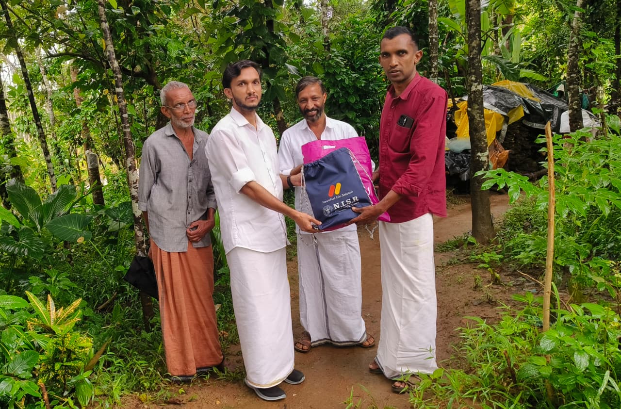 ഓണത്തോടനുബന്ധിച്ച്എൻ.ഐ.എസ്.ആർപുതുവസ്ത്ര വിതരണം നടത്തി