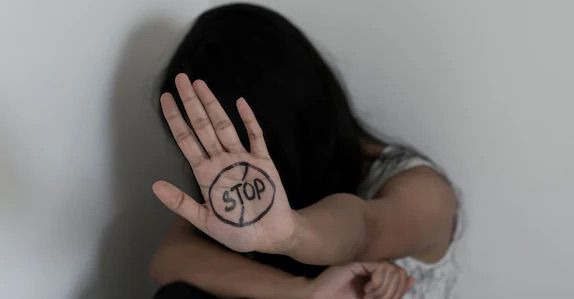 നൂഡിൽസ് വാങ്ങാന്‍ പോയ 13കാരിയെ തട്ടിക്കൊണ്ടുപോയി പീഡിപ്പിച്ചു; പട്ടാപ്പകൽ അതിക്രമം, മൂന്ന് പേർ അറസ്റ്റിൽ