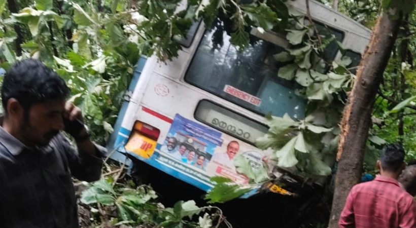 നെന്മാറ പോത്തുണ്ടിയില്‍ കെഎസ്ആര്‍ടിസി ബസ് മറിഞ്ഞു; നിരവധി യാത്രക്കാര്‍ക്ക് പരുക്ക്