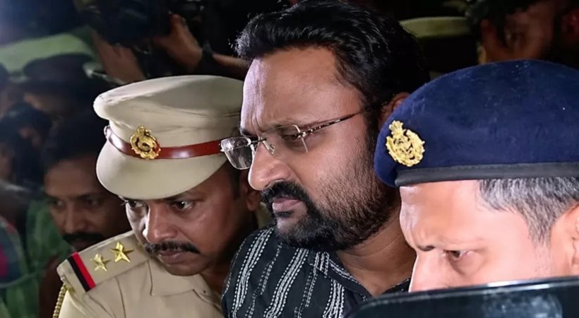 വീട്ടില്‍ നിന്ന് അനധികൃത മദ്യശേഖരം പിടികൂടിയ കേസ്: ആന്റോ അഗസ്റ്റിന് ജാമ്യമില്ല