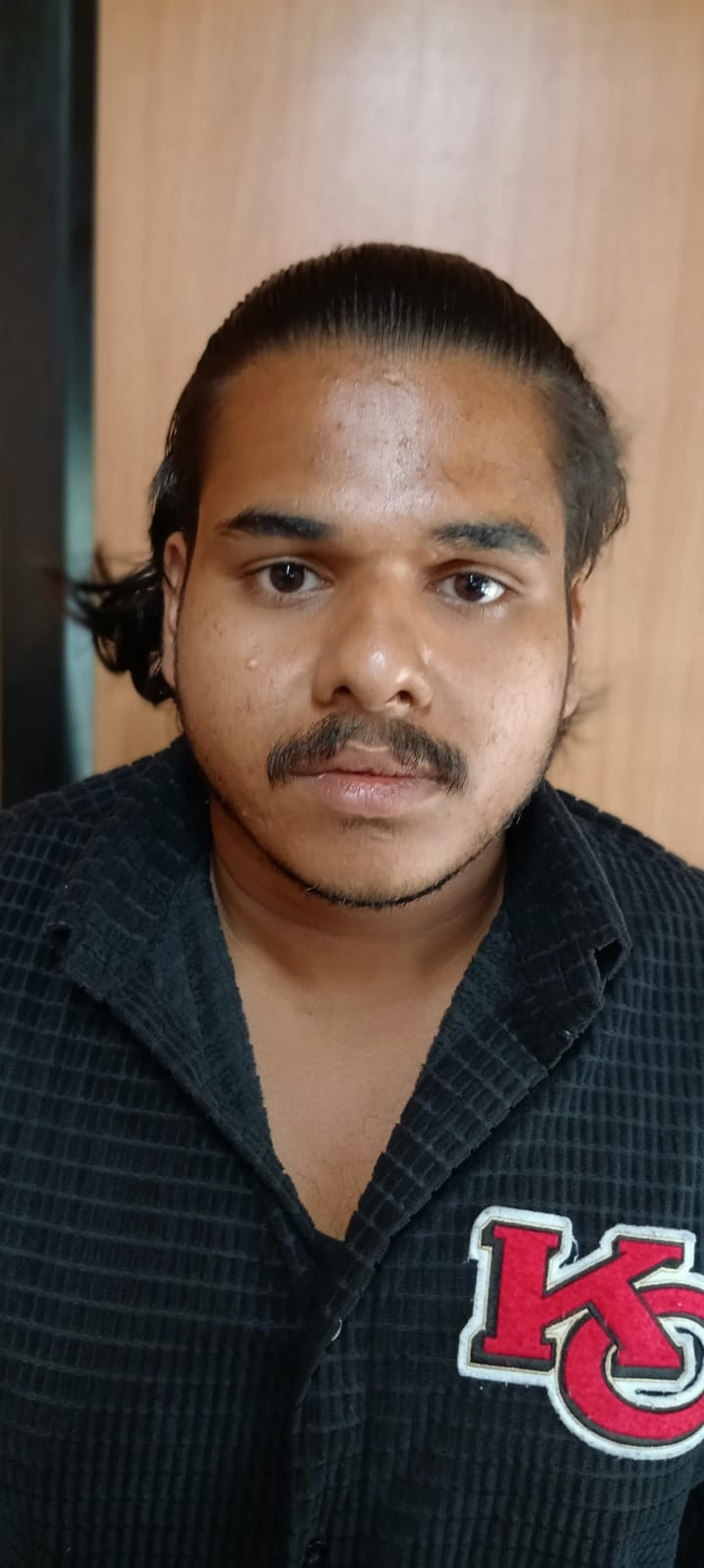 കോമേഴ്‌ഷ്യൽ അളവിൽ എം.ഡി.എം.എ യും എം.ഡി.എം.എ ടാബ്ലെറ്റുകളുമായി നിരവധി കേസുകളിൽപ്പെട്ട യുവാവ് പിടിയിൽ