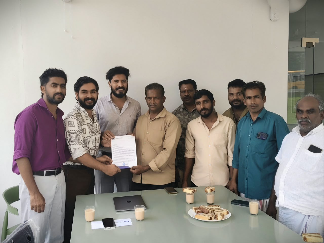 ഓട്ടോ തൊഴിലാളികൾക്കായി പ്രത്യേക ഹെൽത്ത് കാർഡ് വിതരണം ചെയ്തു
