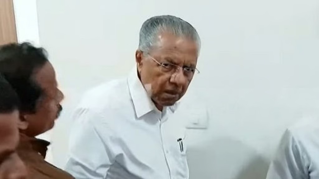 ‘പുറത്ത് നില്‍ക്കടോ അങ്ങോട്ട്, നിങ്ങളെന്താ ബാത്ത് റൂമിലേക്ക് വരികയാണോ?’; മാധ്യമങ്ങളോട് ക്ഷുഭിതനായി പിണറായി