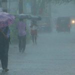 ഇന്നും ഒറ്റപ്പെട്ട ശക്തമായ മഴയ്ക്ക് സാധ്യത, 5 ജില്ലകളില്‍ യെല്ലോ അലര്‍ട്ട്; മത്സ്യബന്ധനത്തിന് വിലക്ക്
