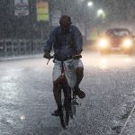മൂന്ന് ദിവസത്തിനുള്ളിൽ തുലാവർഷം എത്തും, മഴ കനക്കും; ജില്ലകളിൽ മഴമുന്നറിയിപ്പ്