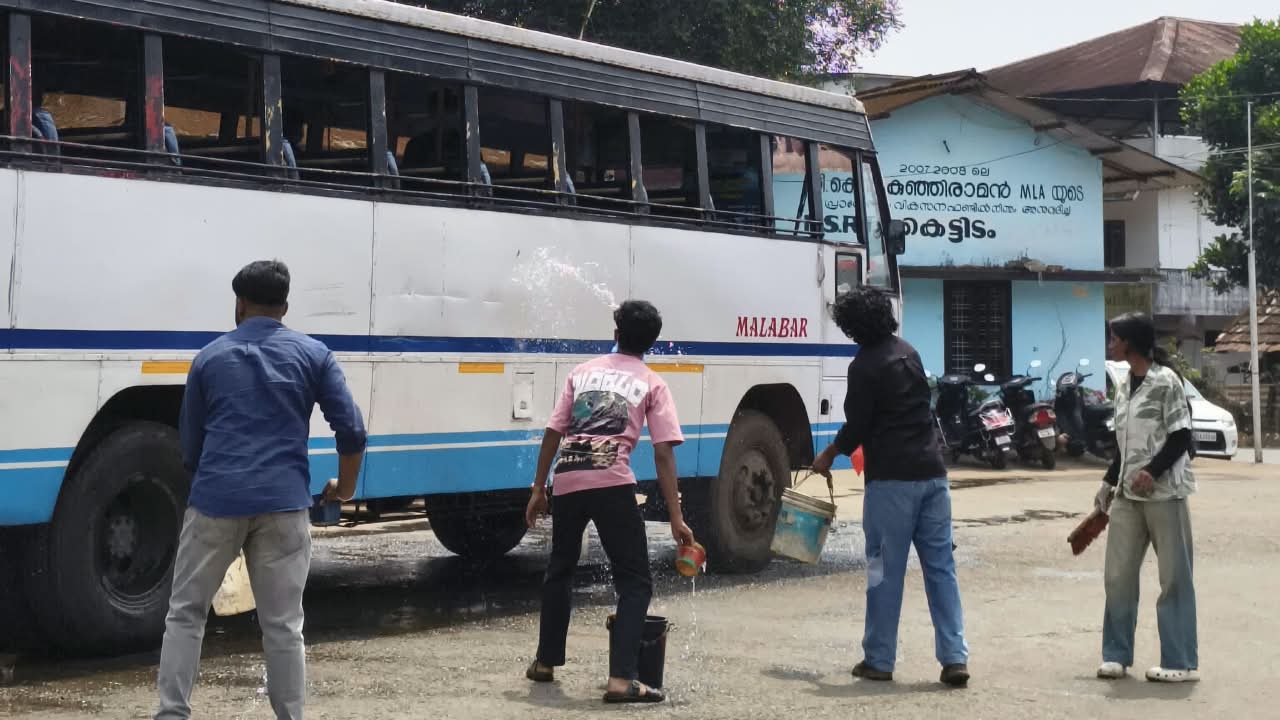 KSRTC ഡിപ്പോയിൽ ശുചീകരണം നടത്തി പോളിടെക്നിക്ക് വിദ്യാർഥികൾ