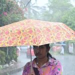 ഇരട്ട ചക്രവാതച്ചുഴി; മുന്നറിയിപ്പില്‍ മാറ്റം, ഒന്‍പത് ജില്ലകളില്‍ ഇടിമിന്നലോട് കൂടിയ ശക്തമായ മഴ; യെല്ലോ അലര്‍ട്ട്